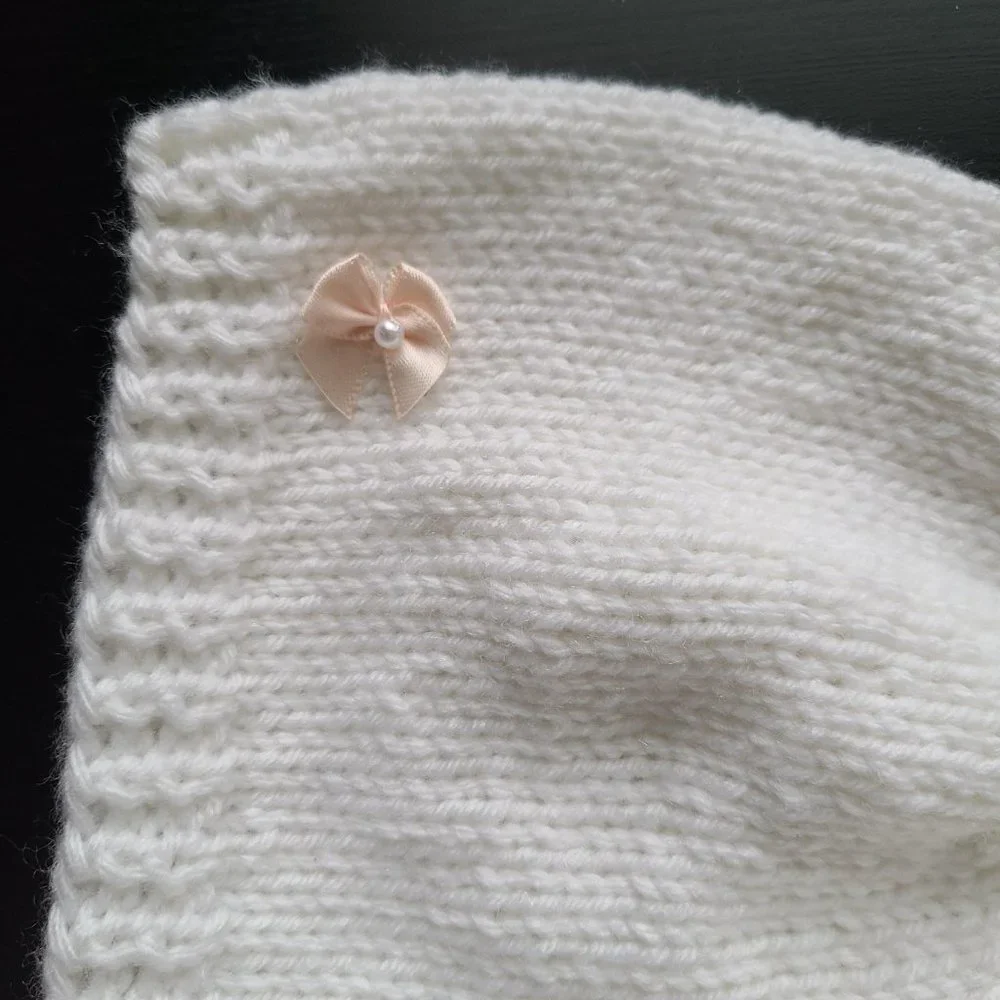 Baby Girl Hat BONNET knitted Acrylic Handmade Knit White Size 3-5 Months